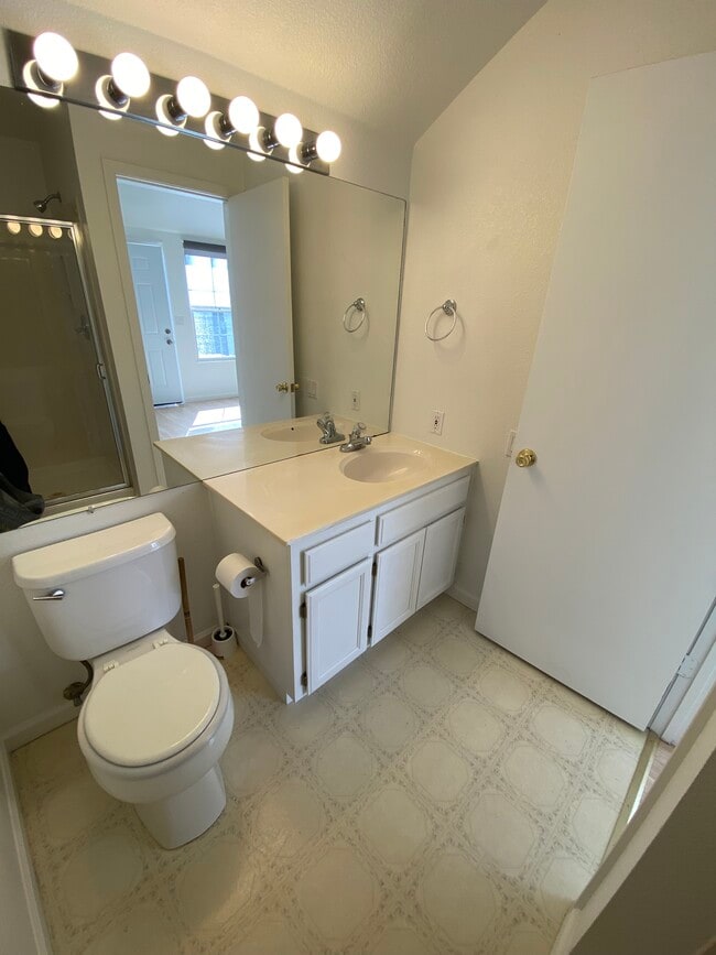 Building Photo - 575 Mural Ln