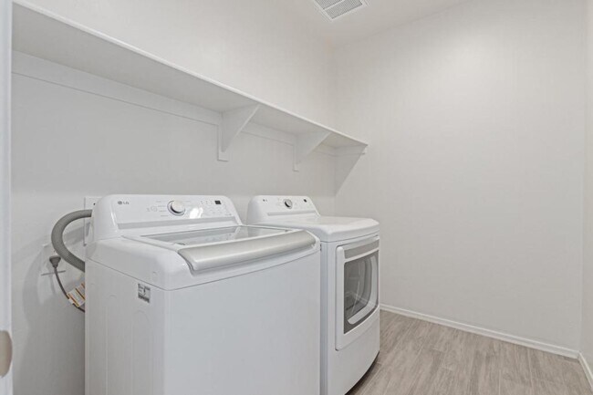 Building Photo - 14058 E Red Pine Pl