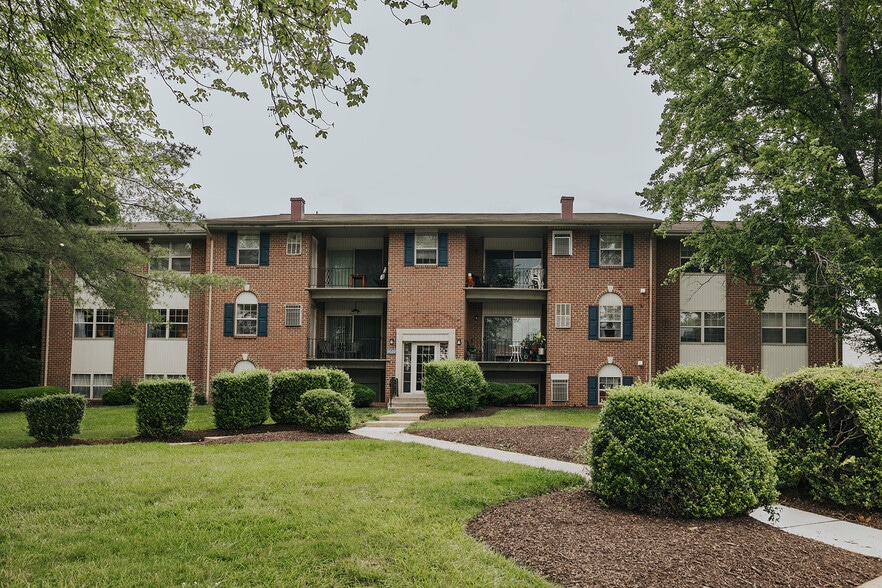 Building Photo - Woodridge Apartments