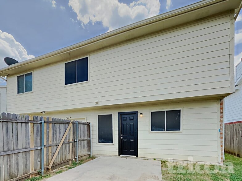Building Photo - 7422 Amber Dr