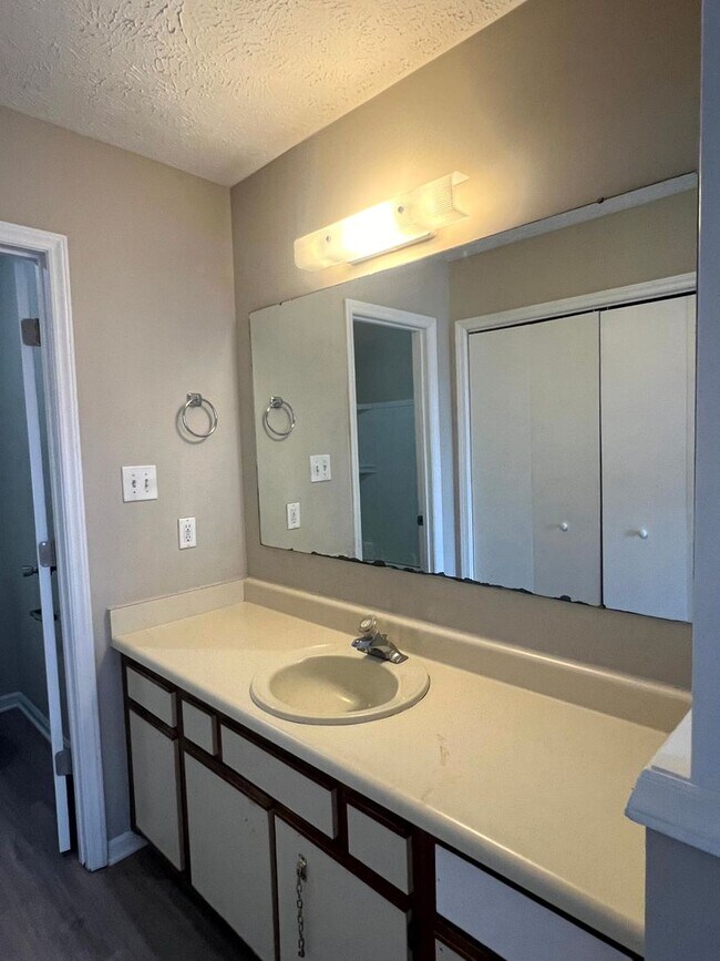 Building Photo - 544 Auburndale Ln