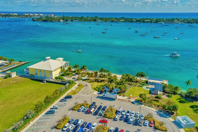 Building Photo - 515 52nd St