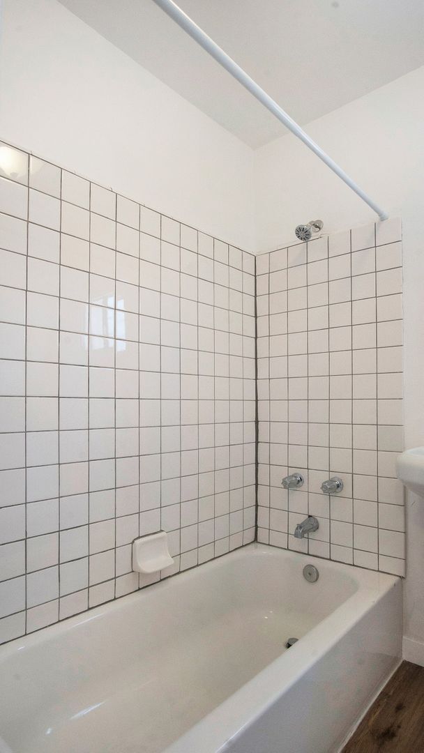 Building Photo - Lemon Avenue Triplex