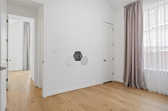 Building Photo - 1221 Texas Ash Ln