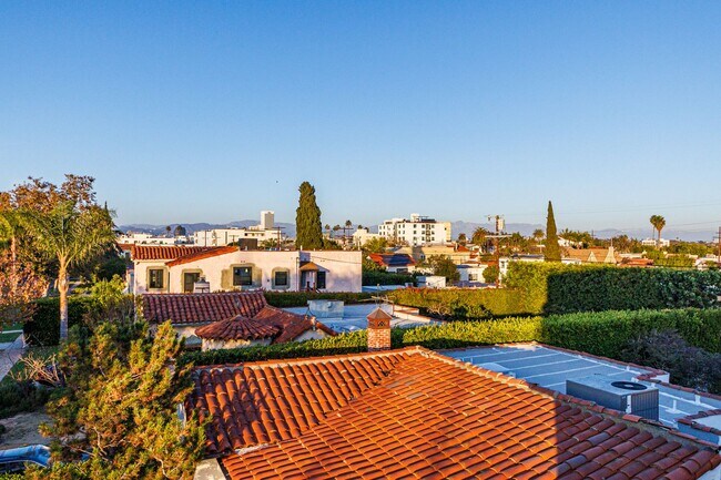 Building Photo - 1658 S. Hayworth