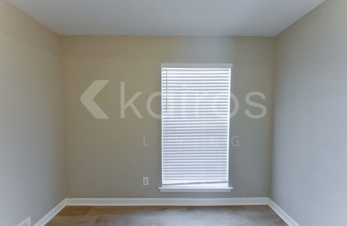 Building Photo - 2785 Clearbrook St