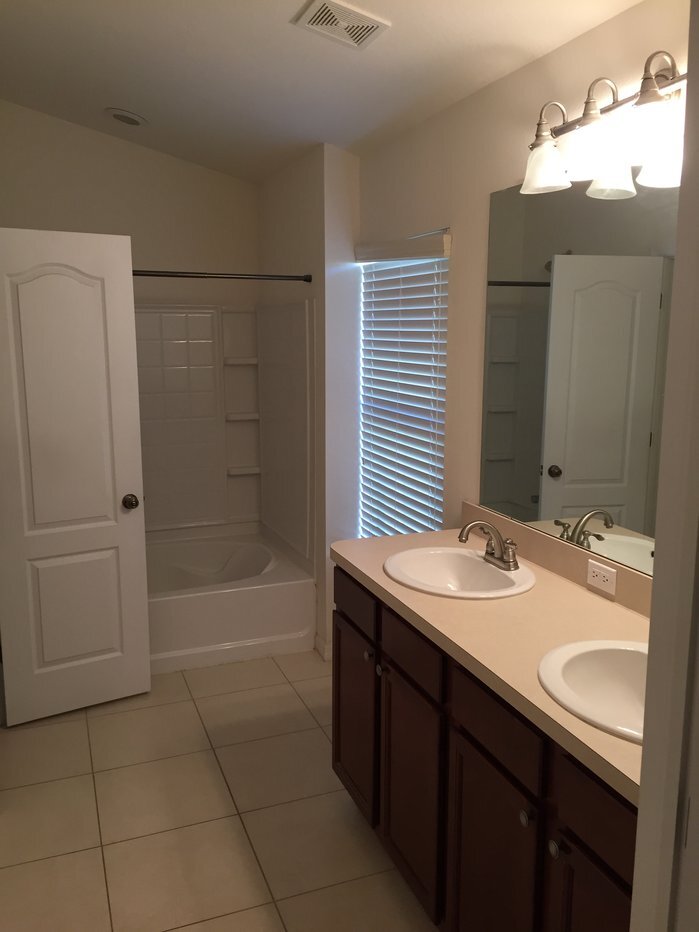 Building Photo - 5723 Kinglethill Dr