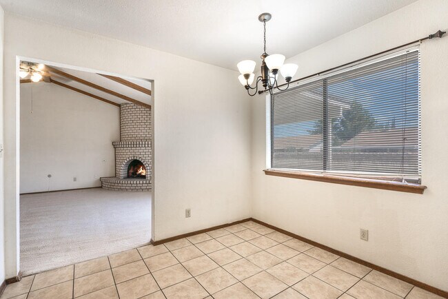 Building Photo - 4652 R L Shoemaker Dr