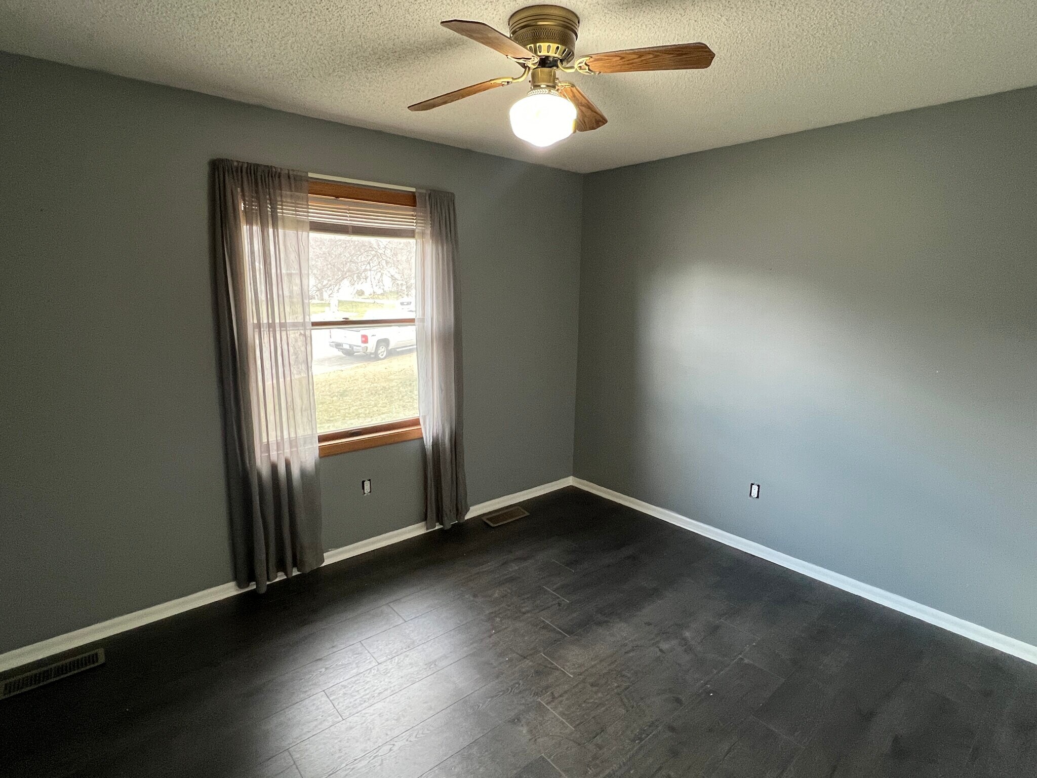 Building Photo - 607 James St NE