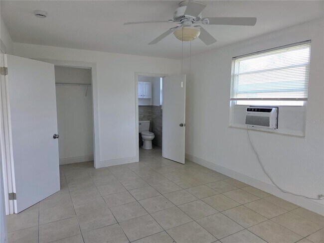 Building Photo - 6931 Hibiscus Ave S