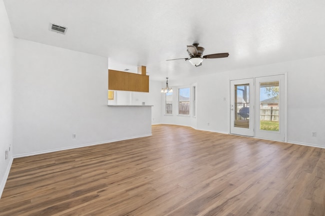 Building Photo - Move-In Ready 4/2 with No Carpet, Washer & Dryer Included – Prime Killeen Location Near Fort Hood!