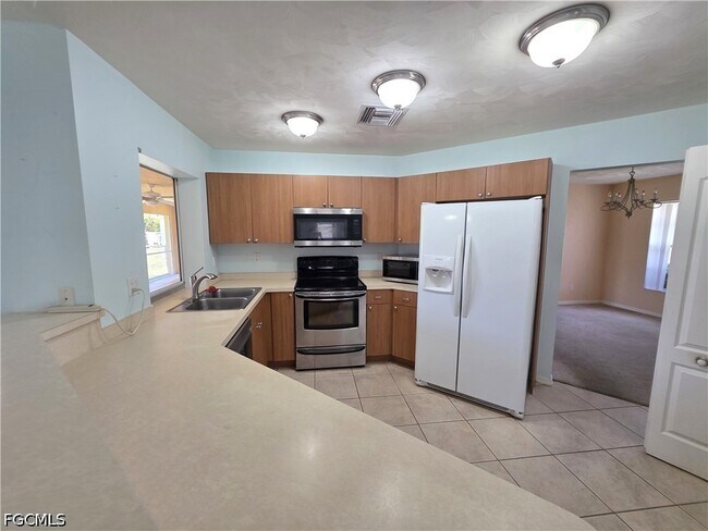 Building Photo - 4614 SW 9th Pl