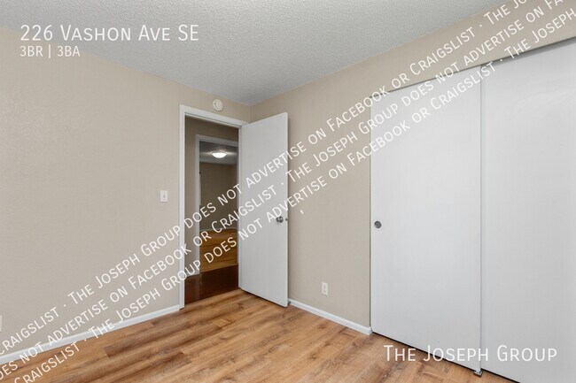 Building Photo - 226 Vashon Ave SE