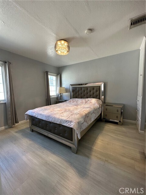 Building Photo - 226 E Tamarack Ave