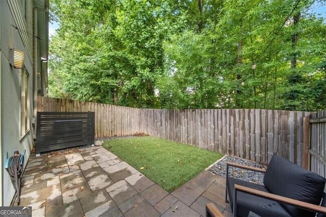 Building Photo - 1364 Rietveld Row NW