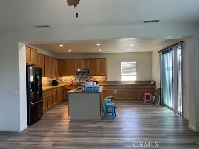 Building Photo - 37075 Parkway Dr
