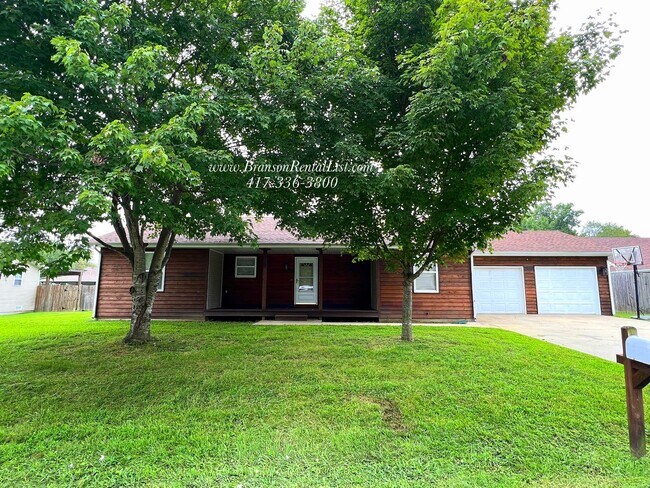 Building Photo - Newly Remodeled 3BR/2BA