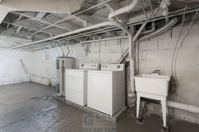 Building Photo - 2 Bedroom Craftsman Home Available - Southeast Portland!