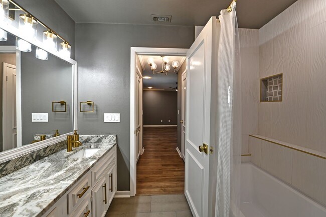 Building Photo - ALAMO HEIGHTS SCHOOL DISTRICT CONDO