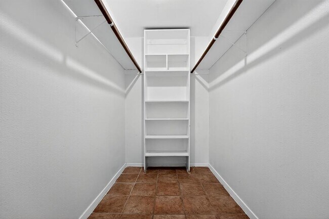 Building Photo - 2906 West Ave