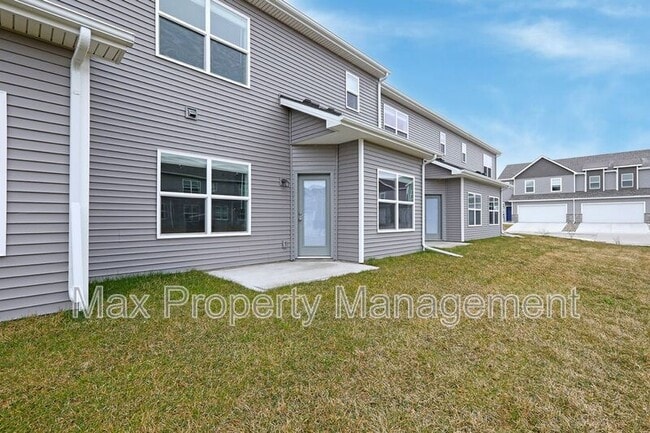 Building Photo - 211 NE Whitetail Dr