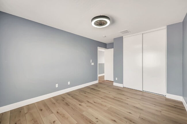 Building Photo - 2422 E Olivine Rd
