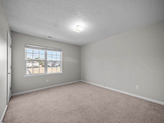 Building Photo - Welcome to Marsh Oaks!