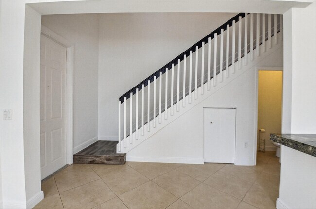 Building Photo - 2515 Venetian Ct