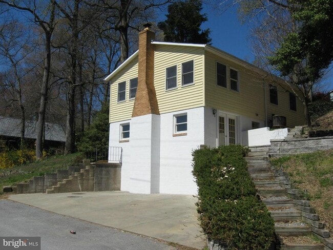 Building Photo - 1594 N Harbor Dr