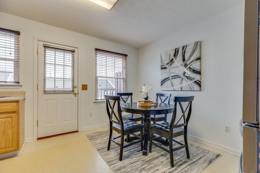 Building Photo - 659 Beaverview Dr
