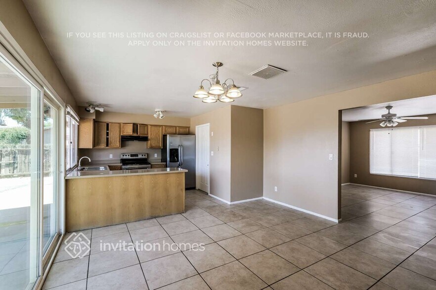 Building Photo - 3410 N 90th Dr