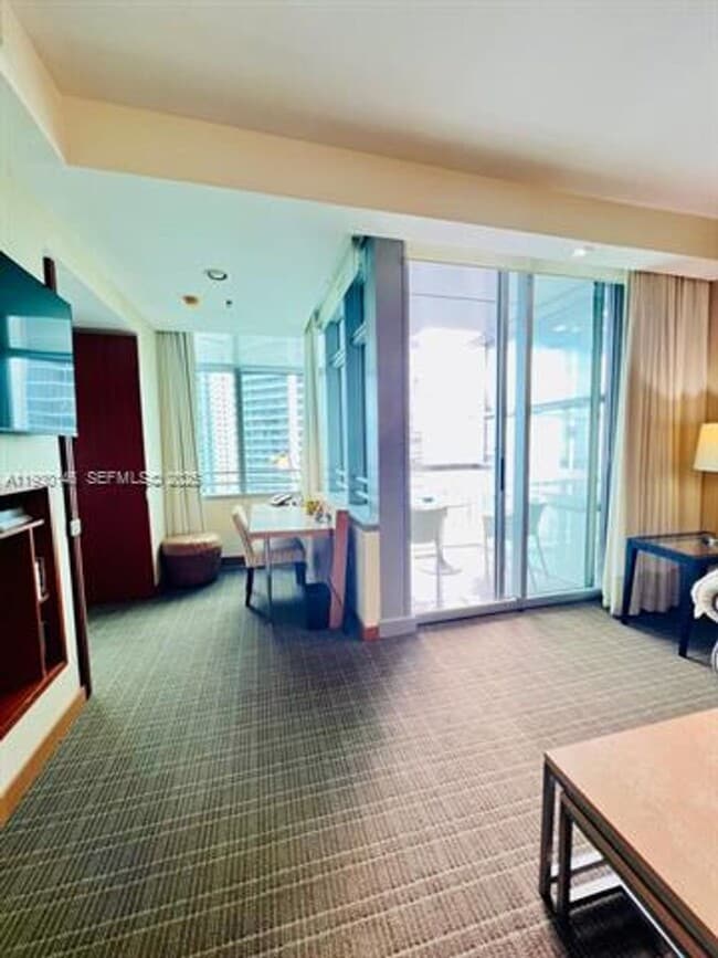 Building Photo - 1395 Brickell Ave