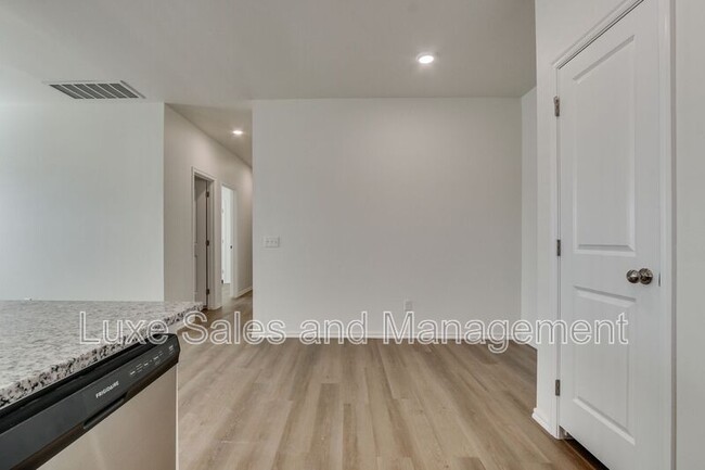 Building Photo - 11605 Mackenzie Wy