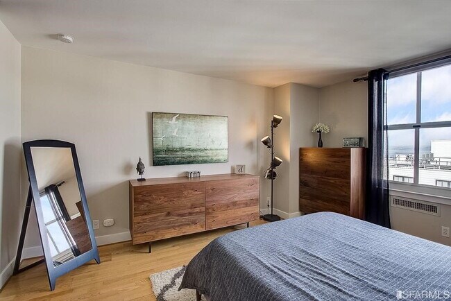 Building Photo - San Francisco Living at Its Finest 1BR/1BA w/ Parking & In-Unit Laundry