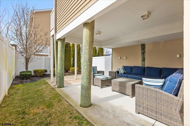 Building Photo - 16 S Decatur Ave