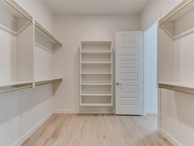 Building Photo - 605 N Idaho Ave