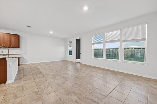 Building Photo - 5907 Osprey Dr