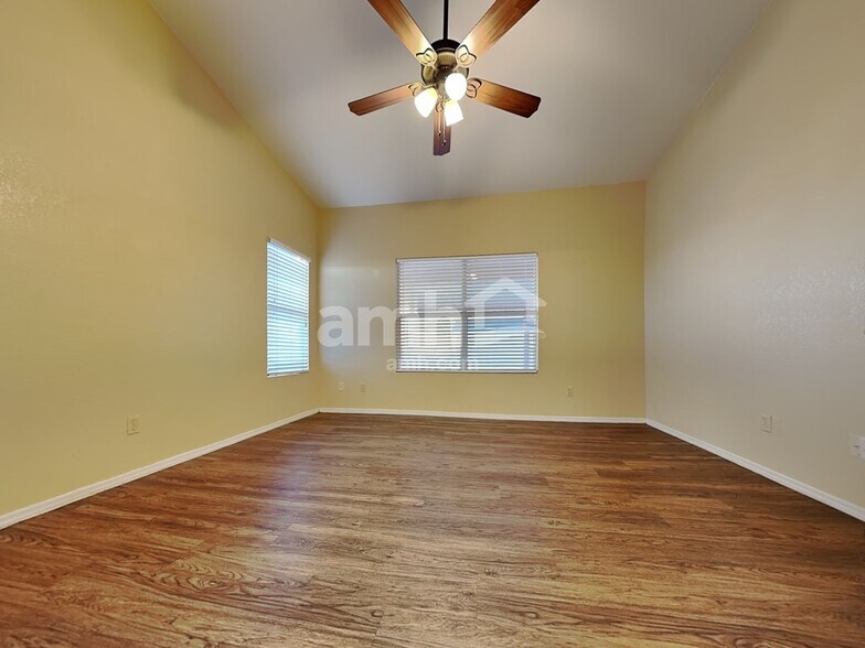 Building Photo - 4106 E Alder Ave