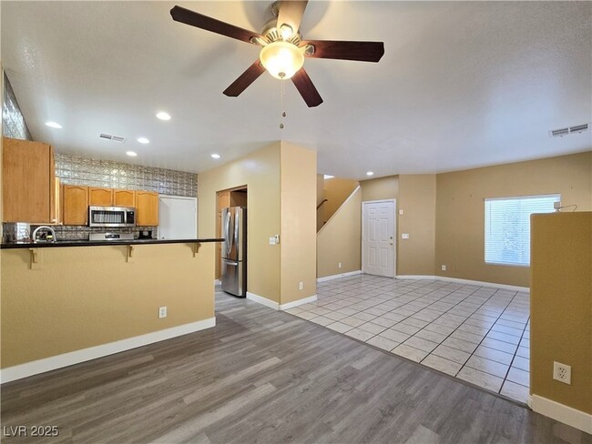 Building Photo - 8446 Opal Splendor Ave