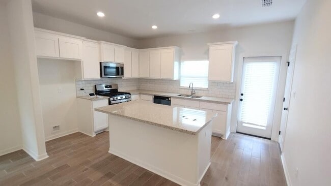 Building Photo - 2165 Grove Ln