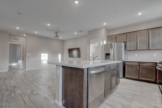 Building Photo - 483 Ylang Pl