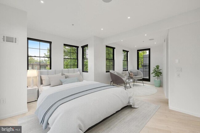 Building Photo - 1451 Maryland Ave NE