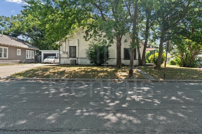 Building Photo - 1410 Sycamore St