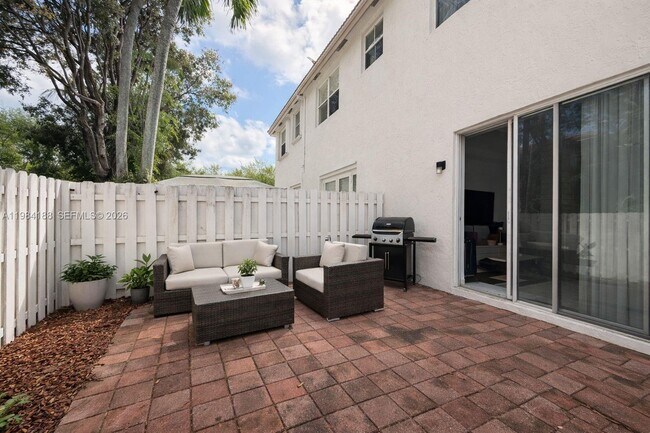 Building Photo - 10909 NW 43rd Ln