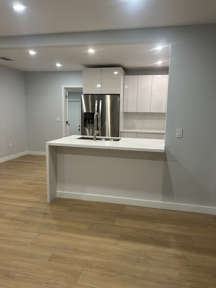 Entry Facing kitched - 6859 SW 37th St