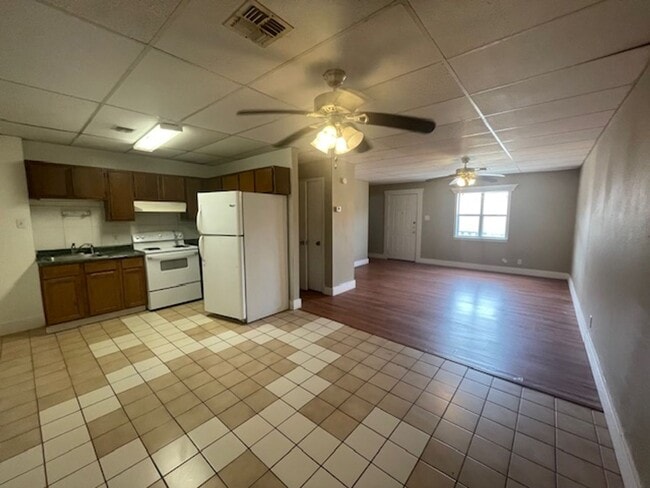 Building Photo - North Bay / central Portland area-Affordable rental-$99 move-in special