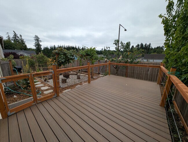 Building Photo - A Gardeners Oasis! 3 Bedroom Townhome for ...