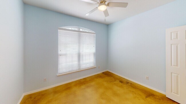 Building Photo - 3 bedroom/2 bath/2 Car Garage - Walking distance to Lake Lewisville