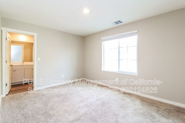 Building Photo - 4062 Southampton St