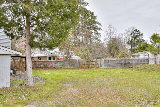 Building Photo - 2208 Bungalow Rd